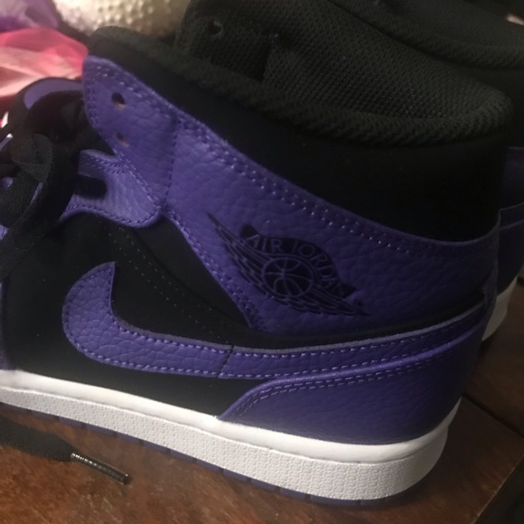 Air Jordan - brand new. Wore literally 2 hours sz8 - Picture 2 of 3